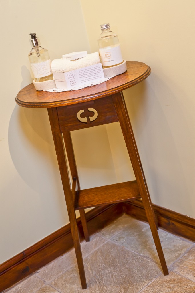 Rattleghyll bathroom round table portrait