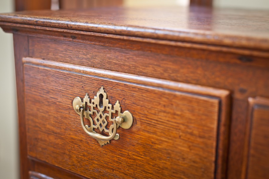 Rattleghyll chest handle